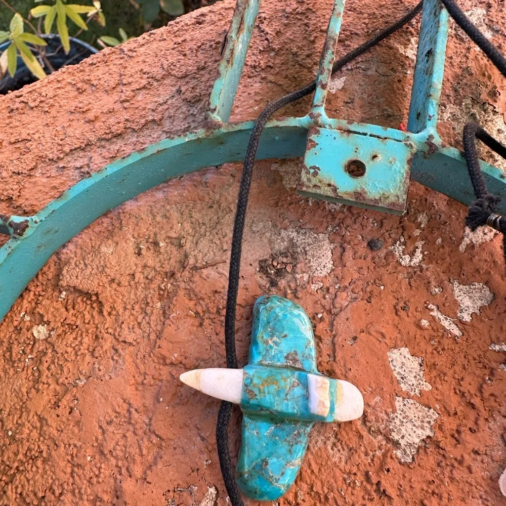 Acoma Pueblo Turquoise handcarved turquoise eagle pendant! - Picture 4 of 6